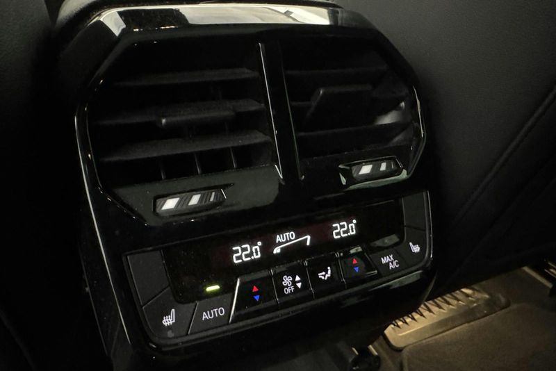 BMW iX bild 24