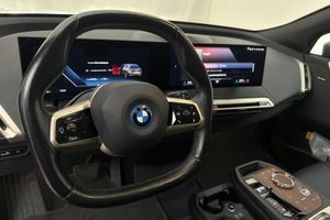 BMW iX bild 20