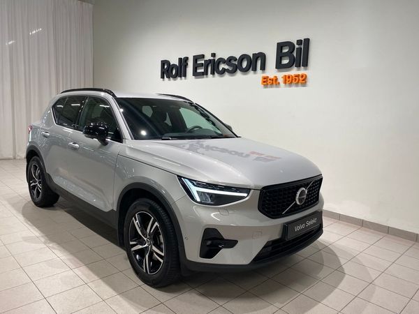 Volvo XC40 B3 FWD Bensin Plus Dark - 2025