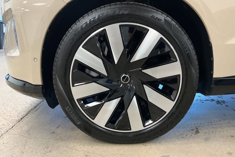 Volvo EX90 bild 17