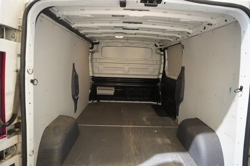 Nissan NV300 bild 8