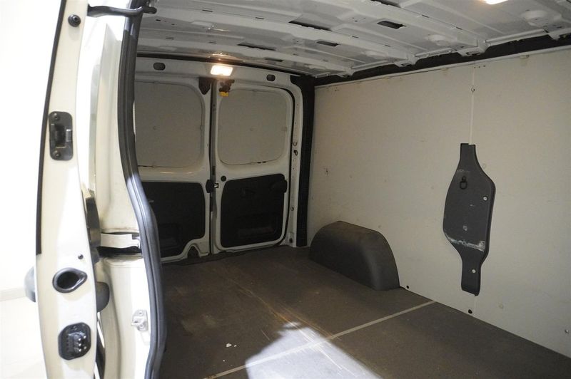 Nissan NV300 bild 12