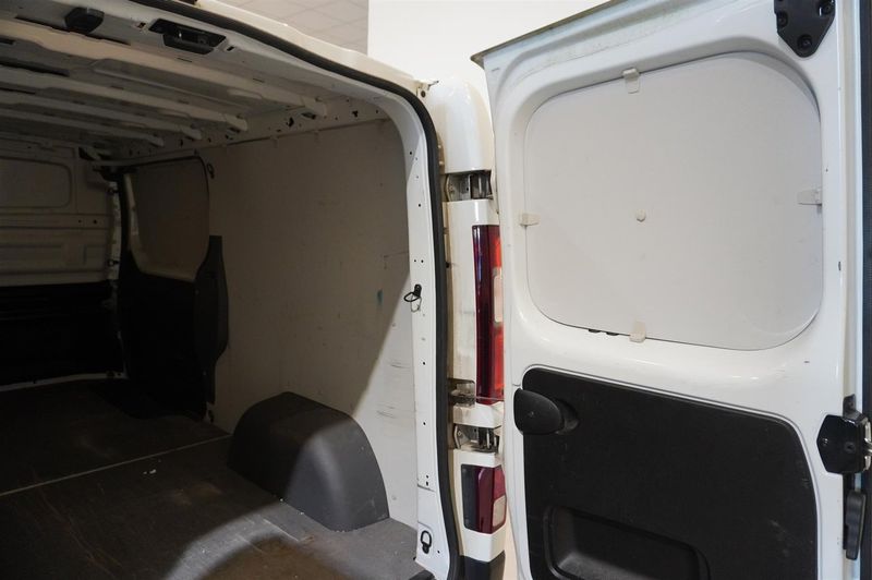 Nissan NV300 bild 9