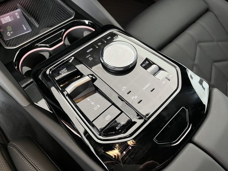 BMW i5 bild 8
