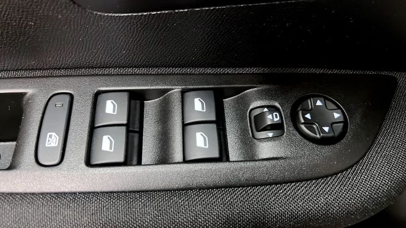 Peugeot 208 bild 15