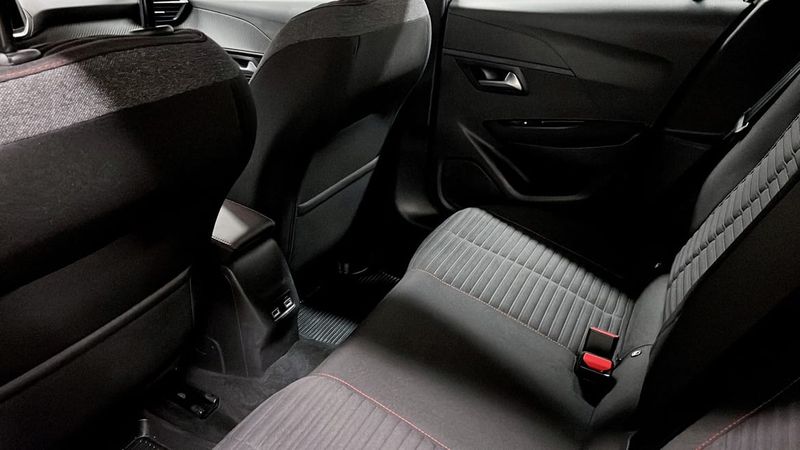 Peugeot 208 bild 11