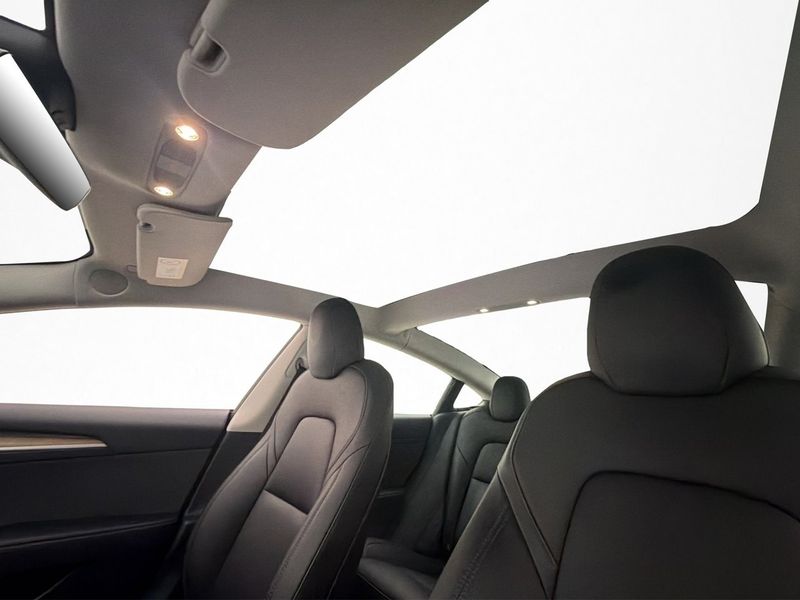 Tesla Model 3 bild 11