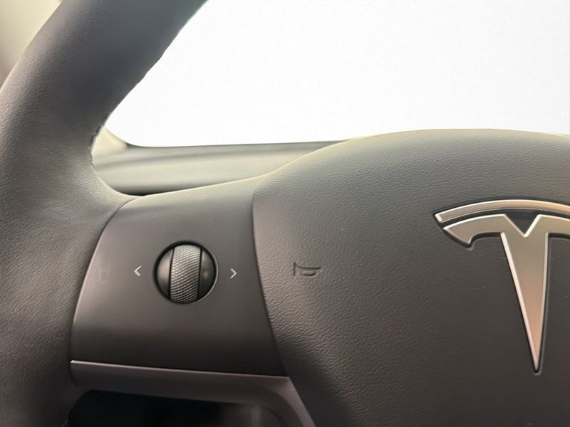 Tesla Model 3 bild 17