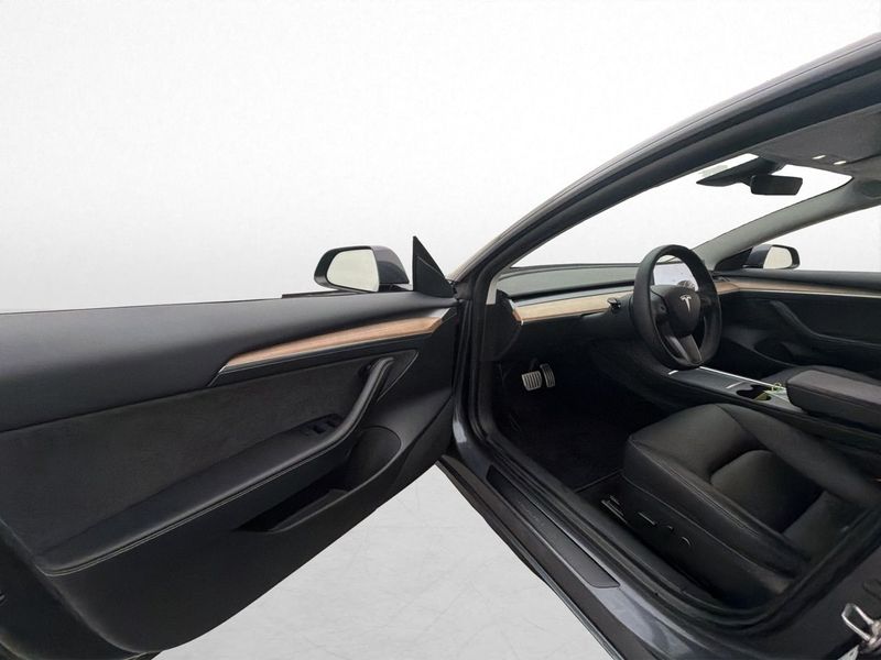 Tesla Model 3 bild 9
