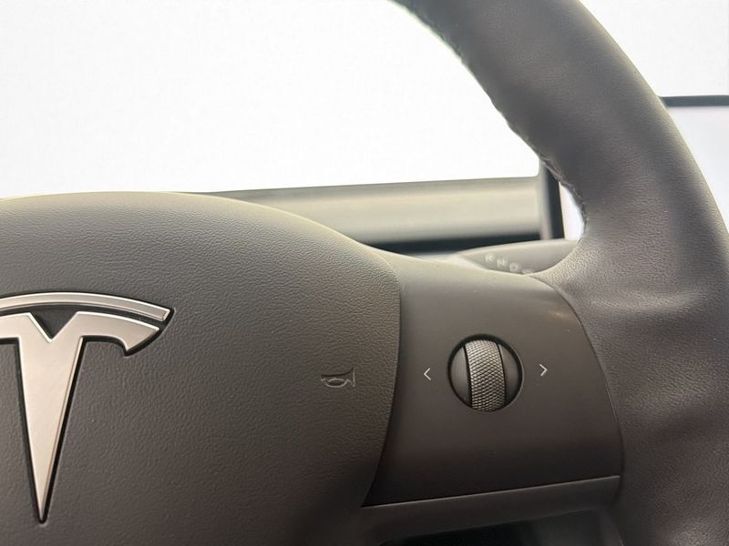Tesla Model 3 bild 18