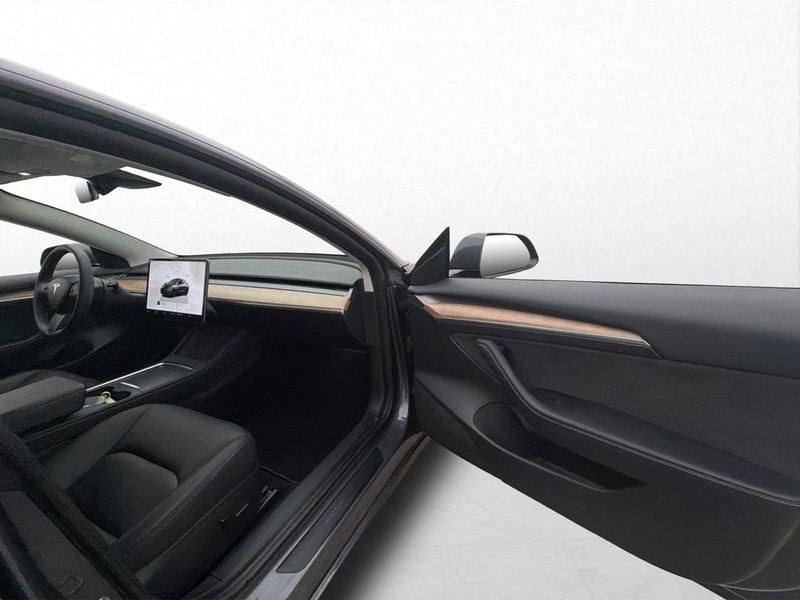 Tesla Model 3 bild 14