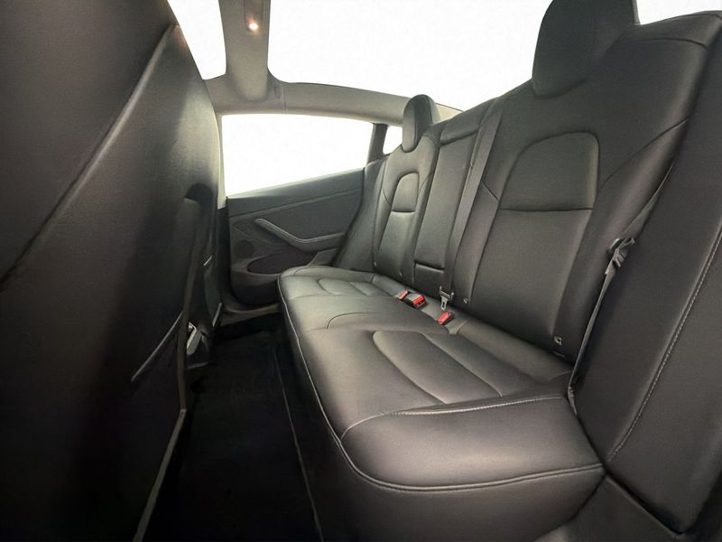 Tesla Model 3 bild 15