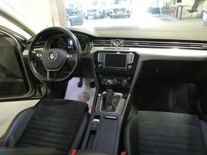 Volkswagen Passat bild 18