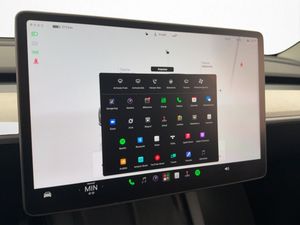 Tesla Model Y bild 24
