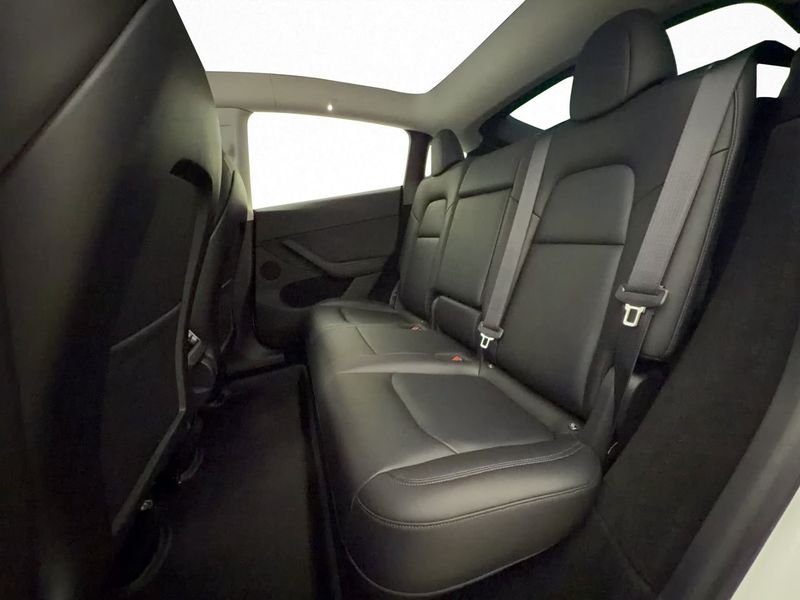 Tesla Model Y bild 26