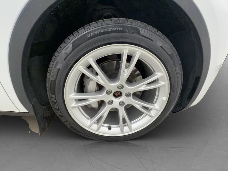 Tesla Model Y bild 32
