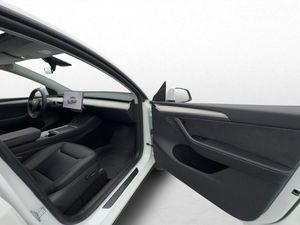 Tesla Model Y bild 28