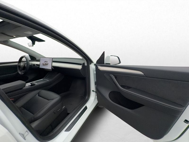 Tesla Model Y bild 28