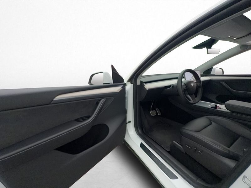 Tesla Model Y bild 13