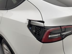 Tesla Model Y bild 35