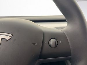 Tesla Model Y bild 18