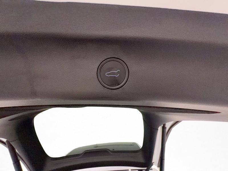 Tesla Model Y bild 12