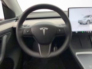 Tesla Model Y bild 16