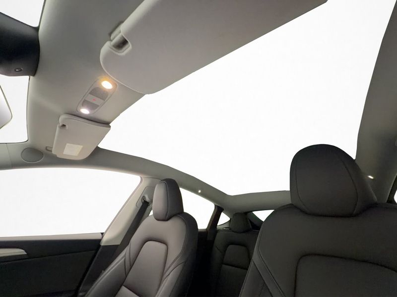 Tesla Model Y bild 14
