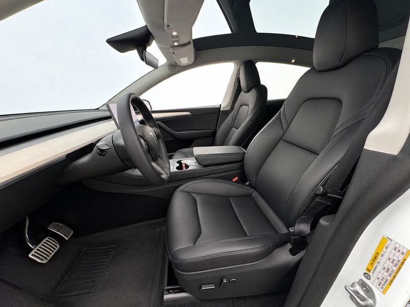 Tesla Model Y bild 36