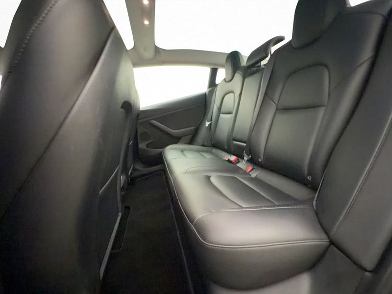 Tesla Model 3 bild 15