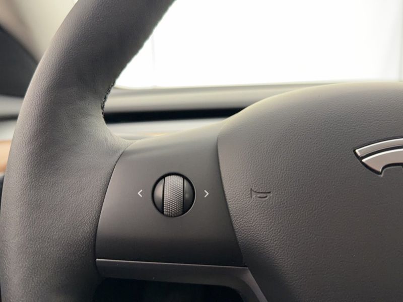 Tesla Model 3 bild 30