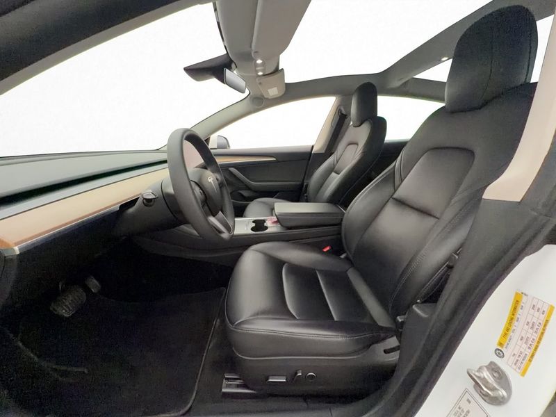 Tesla Model 3 bild 13