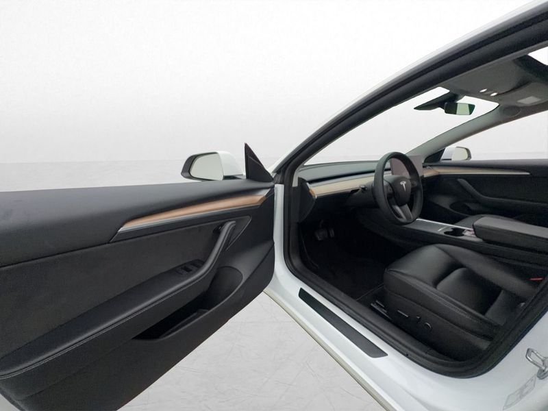 Tesla Model 3 bild 12