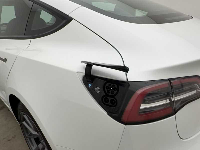 Tesla Model 3 bild 32