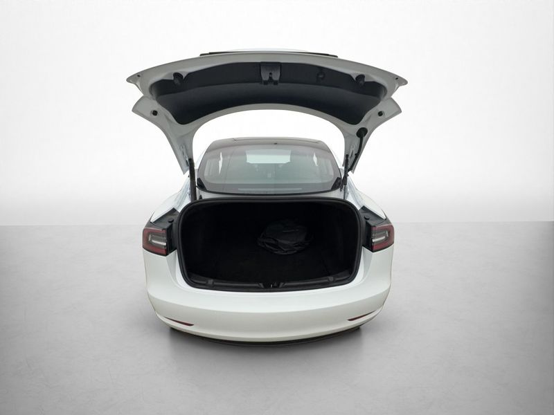 Tesla Model 3 bild 20