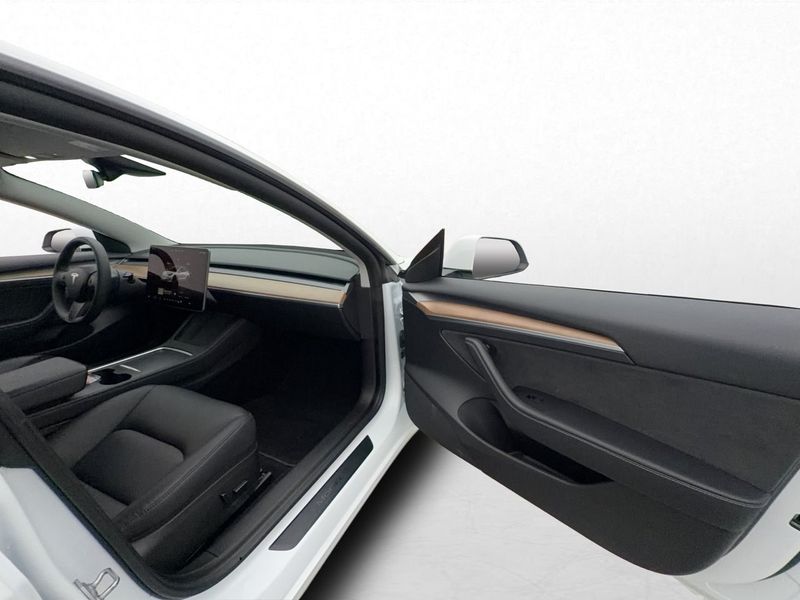 Tesla Model 3 bild 19