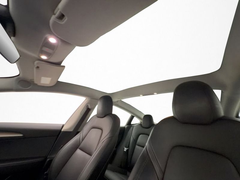 Tesla Model 3 bild 14