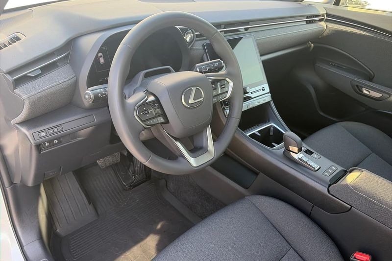 Lexus LBX bild 11