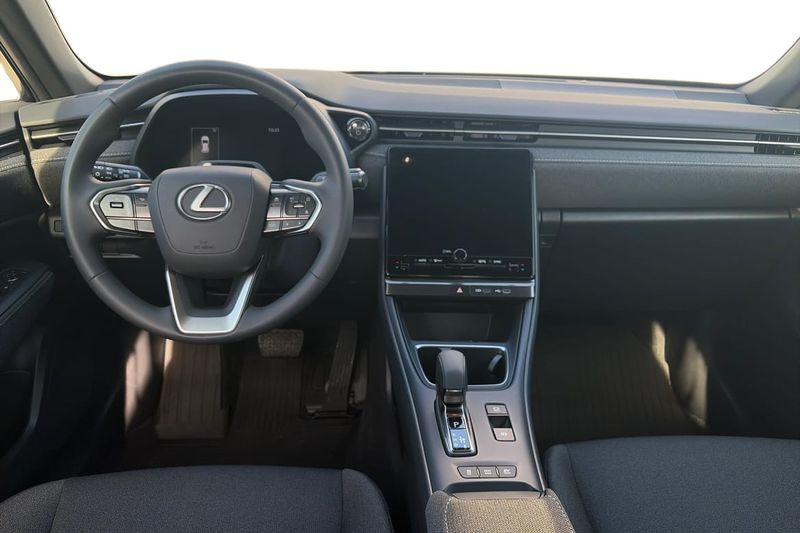 Lexus LBX bild 15