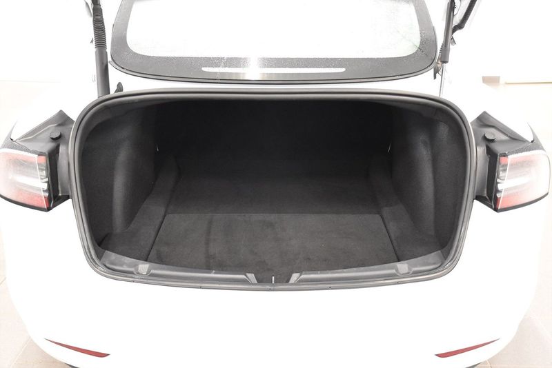 Tesla Model 3 bild 29