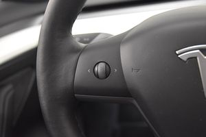 Tesla Model 3 bild 14