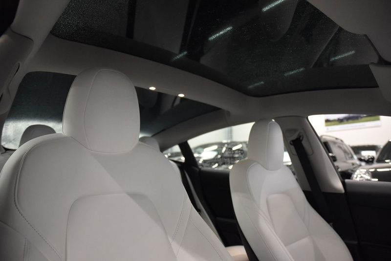 Tesla Model 3 bild 17