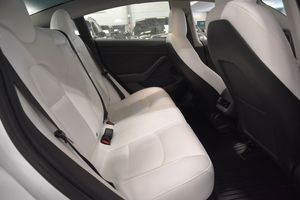Tesla Model 3 bild 18