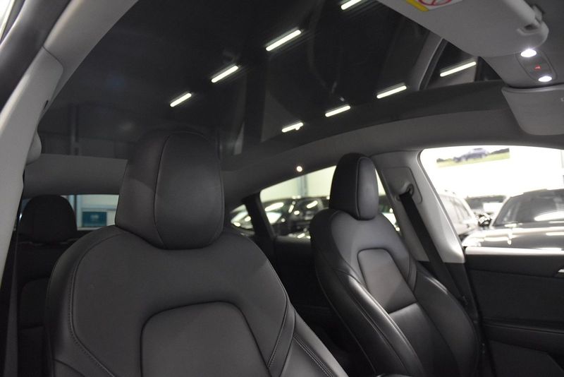Tesla Model Y bild 13