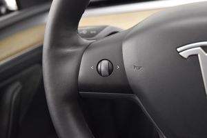Tesla Model Y bild 10