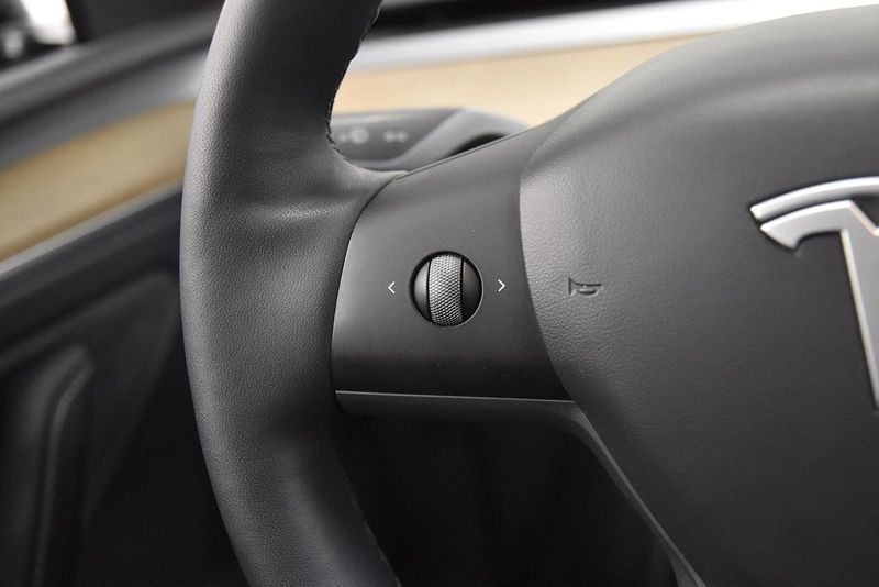 Tesla Model Y bild 10