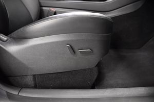 Tesla Model Y bild 15