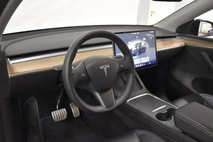 Tesla Model Y bild 8