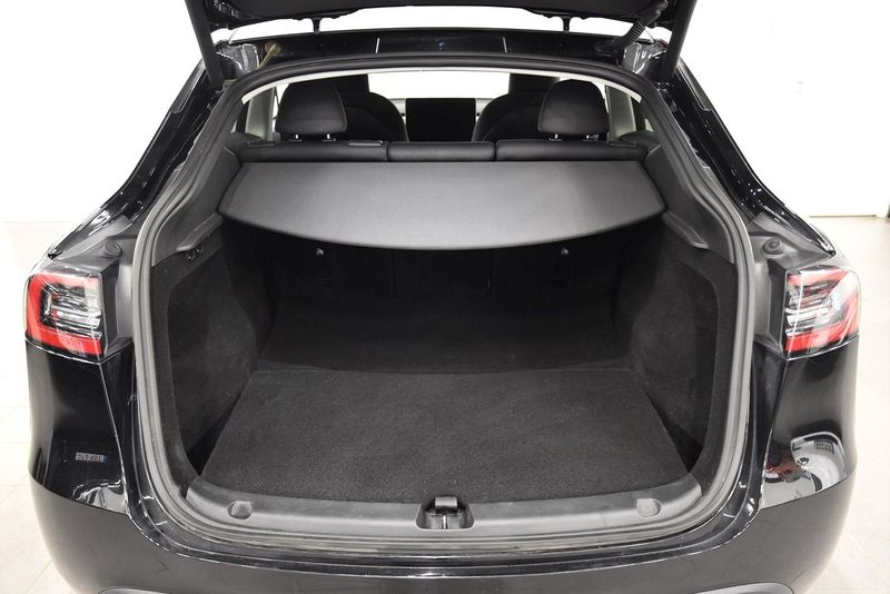 Tesla Model Y bild 26
