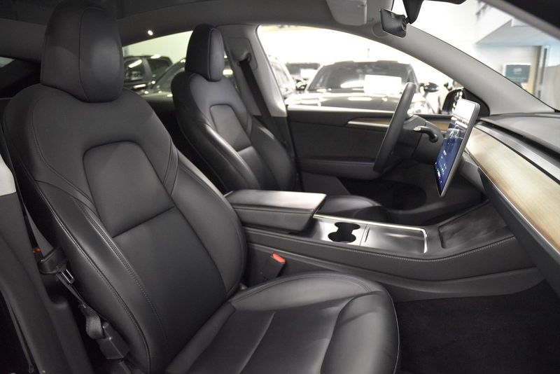 Tesla Model Y bild 12